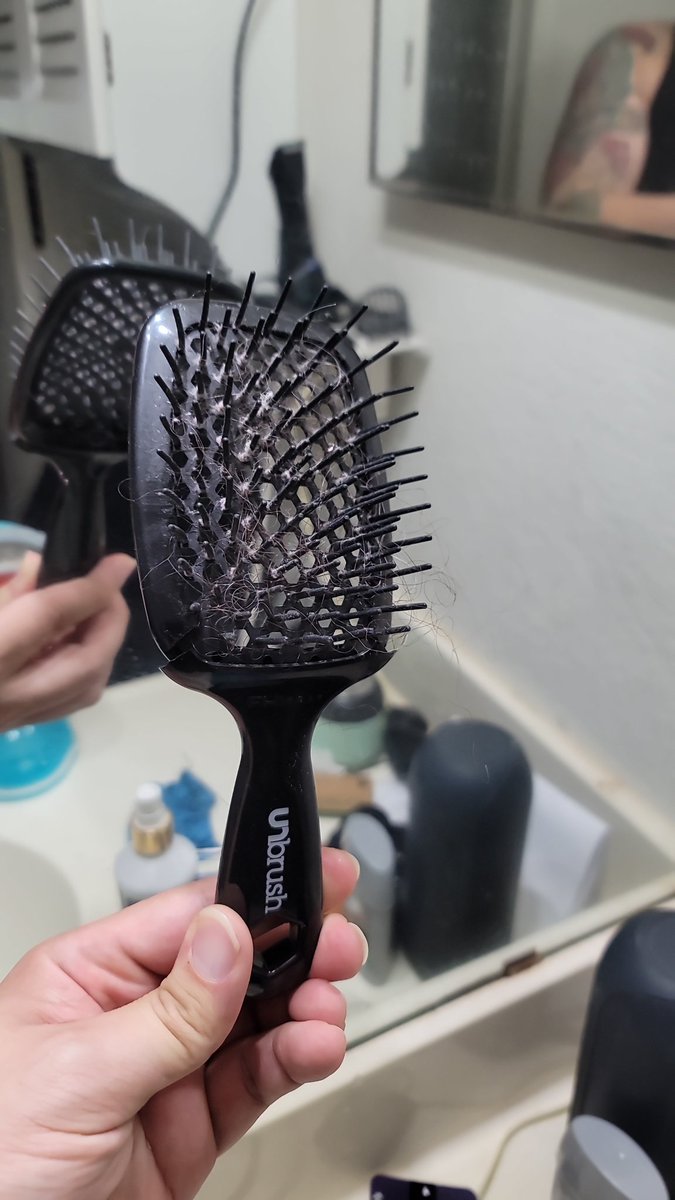 Saddian's tweet photo. @fhiheat I think my hair beat your Unbrush and it's been less than a year............. Now what? https://t.co/gDrfd4rYD4