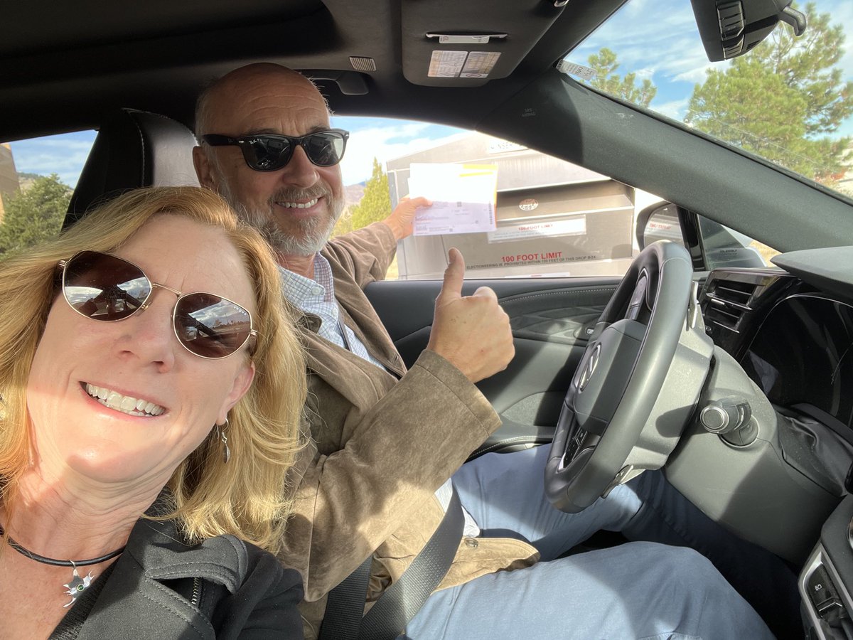 TheBaleLab's tweet photo. Best way to kick off a Monday with @sthom003 #BallotDropOff! 🎉 It is a right & privilege to VOTE. Make sure you exercise yours by Nov 5 👍 NOT GOING BACK ✔️✔️ https://t.co/Mc5kvGRHyM