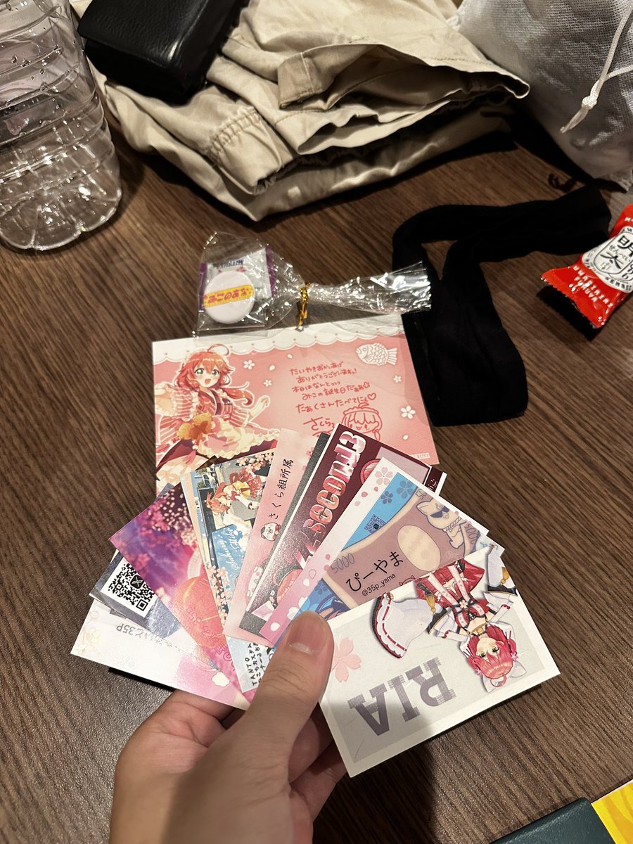 Goodman0388's tweet photo. 今回日本に来られてとても楽しかったです！現場行けてみこちと会えてコールもできてもう一生忘れられません
あと撮影会でたくさん優しい35Pと出会えて感動しました🌸
まだまだ日本語はダメで話したいことが口に出られませんけど、もっと勉強してみんなと楽しくおしゃべりしたいです！
#咲き誇るみこち https://t.co/hlRVzrolTQ