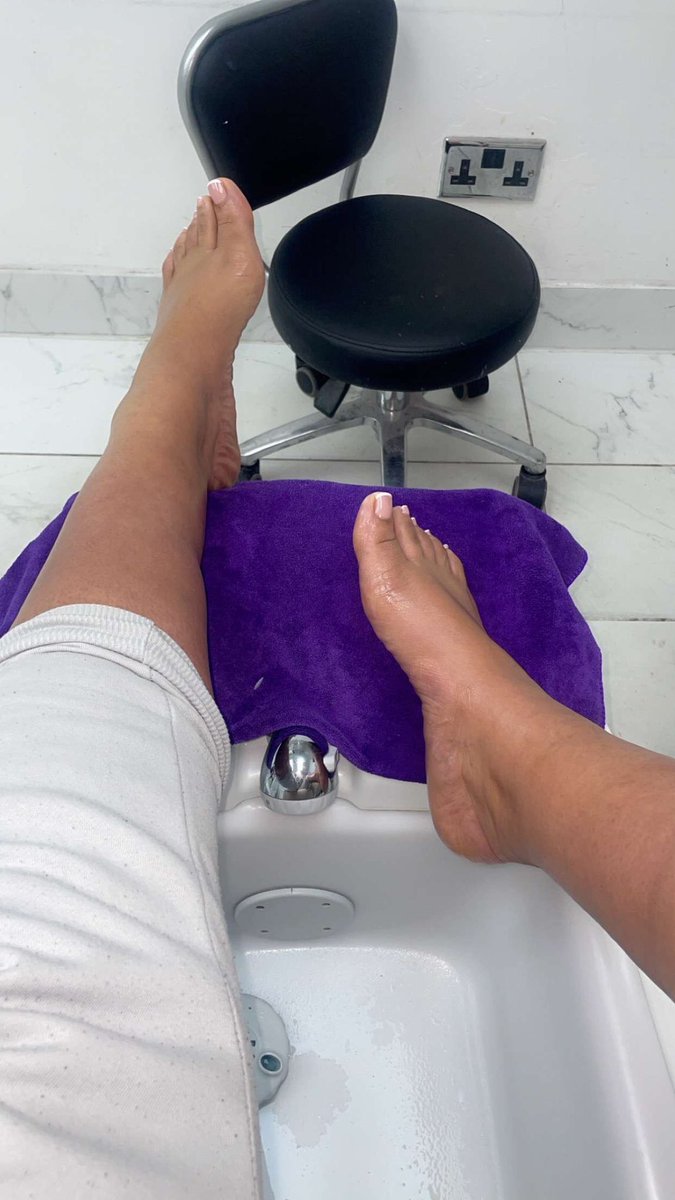 Ty_Soless's tweet photo. My twin sis got her toes nice and pampered 🦶🦶

#cutefeet #Feet #toes
 #frenchtip #fyp https://t.co/6cdzWelwKI