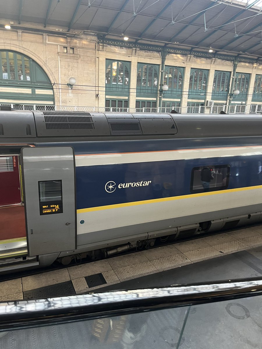 En route to London, to work with a team considering flexible spaces to support therapy sessions #environments #spacestoshare #spacestomove #spacestotalk