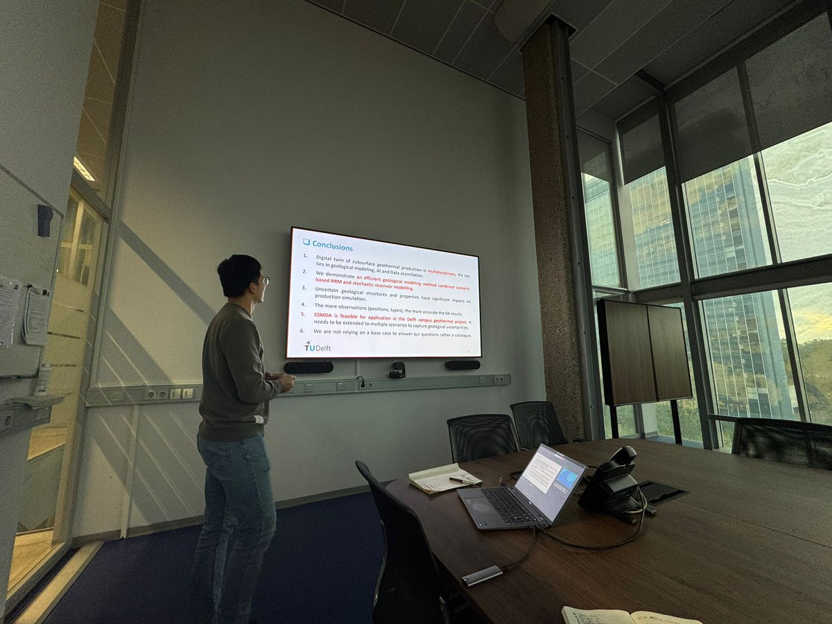 The #AppliedGeology #ScienceMeeting is back.
Today, Guofeng Song, one of our postdocs, presented his work on the #DigitalTwin of the #Geothermal reservoir underneath <a href="/tudelft/">TU Delft</a>.
He walked us through all the steps to create the Digital Twin and some of his findings.