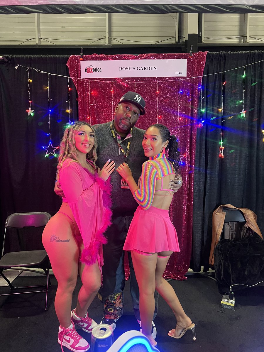 bad2bwild's tweet photo. @iamSarahLace https://t.co/alG3wPTNz2