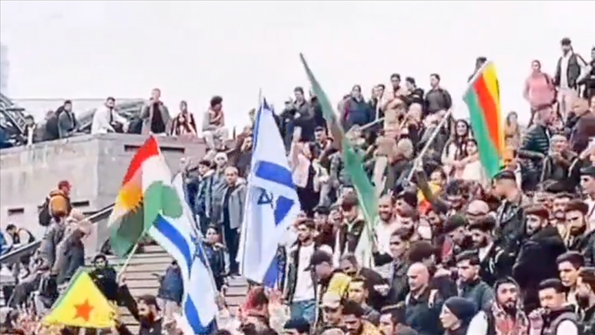 abdullahciftcib's tweet photo. Almanya'nın Köln kentinde terör örgütü PKK/YPG yandaşlarının düzenlediği eylemde İsrail bayrağı açıldı. https://t.co/D7ymiPIIUG