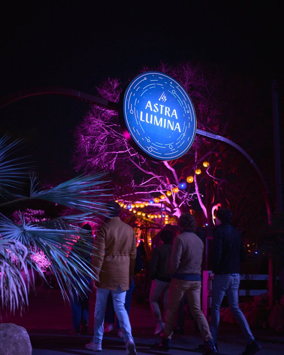 What better way to spend a fall evening than taking a stroll through Astra Lumina! 💫

📍 LA, Seattle, Dallas &amp; Philadelphia!

Find out more 🎟 bit.ly/AstraLumina_Ti…🎟