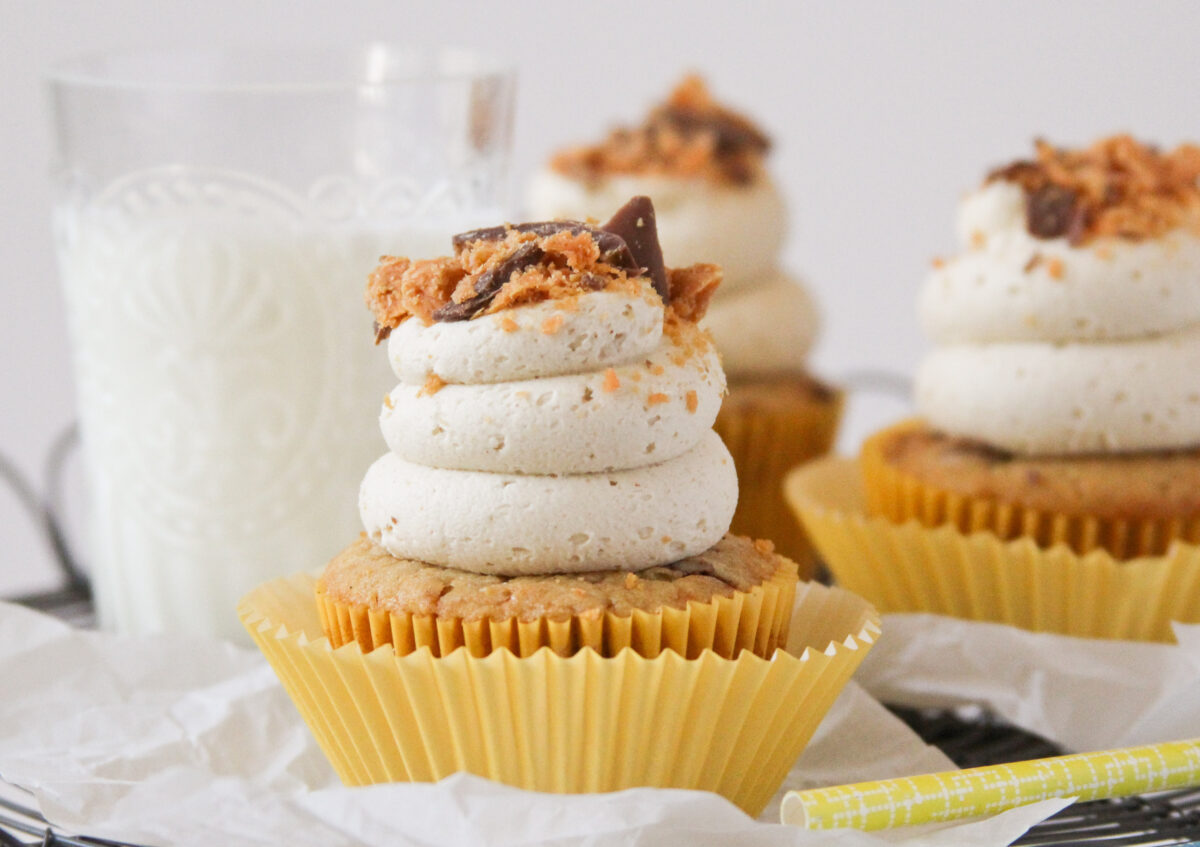 FoodFanatical's tweet image. 10 SPOOKTACULAR tricks and treats to make for Halloween! 🎃 👻 GET THE RECIPES: bit.ly/4dEUcpp