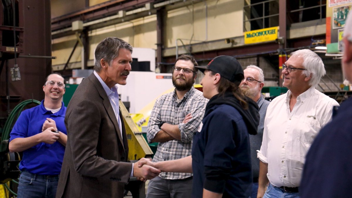 zach_bannon's tweet image. Last week, @EricHovde started his Time for Change Bus Tour making over 20 stops in 6 days.

The tour continues today with stops in Eau Claire, Rockland, Richland Center, and Platteville. 

8 days until Election Day. The people of Wisconsin are ready for change! #WISen