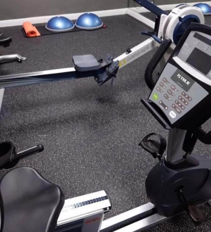 man_laurey's tweet photo. #BackToLife #Day28Of60 #RowingExercise🏋🏿‍♀️
▪ Monday is Not over until this #Gym #Exercise is Completed.
▪ Distance - 10km
▪ Time lapsed - 1hour 
▪ Calories burned - 510

#RowingMachine #FitnessMotivation #WorkoutInspiration #GymLife #ExerciseRoutine #FitnessGoals #HealthyLiving https://t.co/6SY1jmG96P