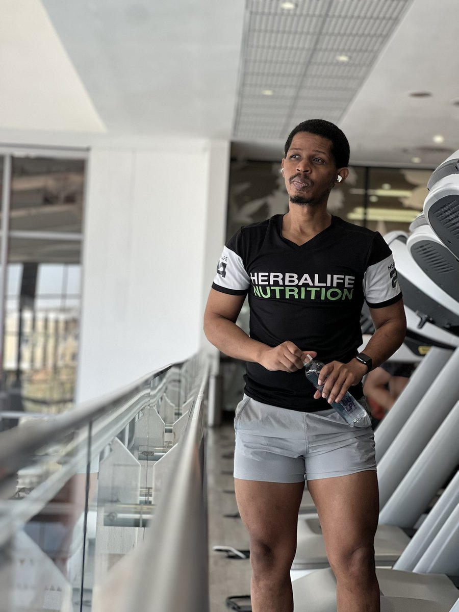 BaldwinDimeku's tweet photo. Day 1/4 : Upper Body Strength 

#InclineBenchPress 4sets: 6rep 65kg
#OverheadPress 4sets: 6rep 45kg
#DumbbellBenchPress 4sets: 6rep 64kg
#OneArmDumbbellRow 4sets: 6rep 38kg
#TricepsDips 4sets: 8 rep
#PullUp 4sets: 8 rep

#StrengthTraining 1 hr, 28 min

Tracked on @SetgraphApp https://t.co/EI6MdOHh9n