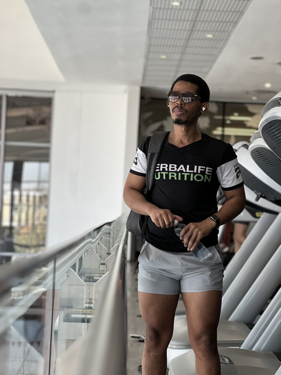BaldwinDimeku's tweet photo. Day 1/4 : Upper Body Strength 

#InclineBenchPress 4sets: 6rep 65kg
#OverheadPress 4sets: 6rep 45kg
#DumbbellBenchPress 4sets: 6rep 64kg
#OneArmDumbbellRow 4sets: 6rep 38kg
#TricepsDips 4sets: 8 rep
#PullUp 4sets: 8 rep

#StrengthTraining 1 hr, 28 min

Tracked on @SetgraphApp https://t.co/EI6MdOHh9n