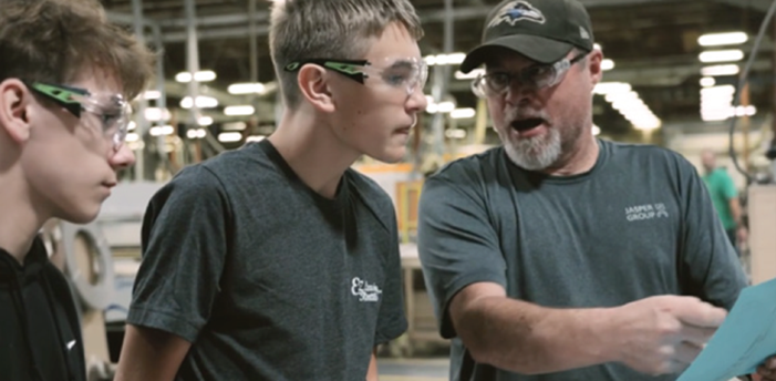 RELMidwest's tweet image. #ICYMI A @RELMidwest documentary shares how Indiana districts are boosting #workbasedlearning for students' career readiness.

The documentary features #BallStatePBS @wipb, @PCCommodores, @Orleans_Schools, @IPSSchools, and @EmployIndy. Watch it out today.
ies.ed.gov/ncee/rel/Produ…