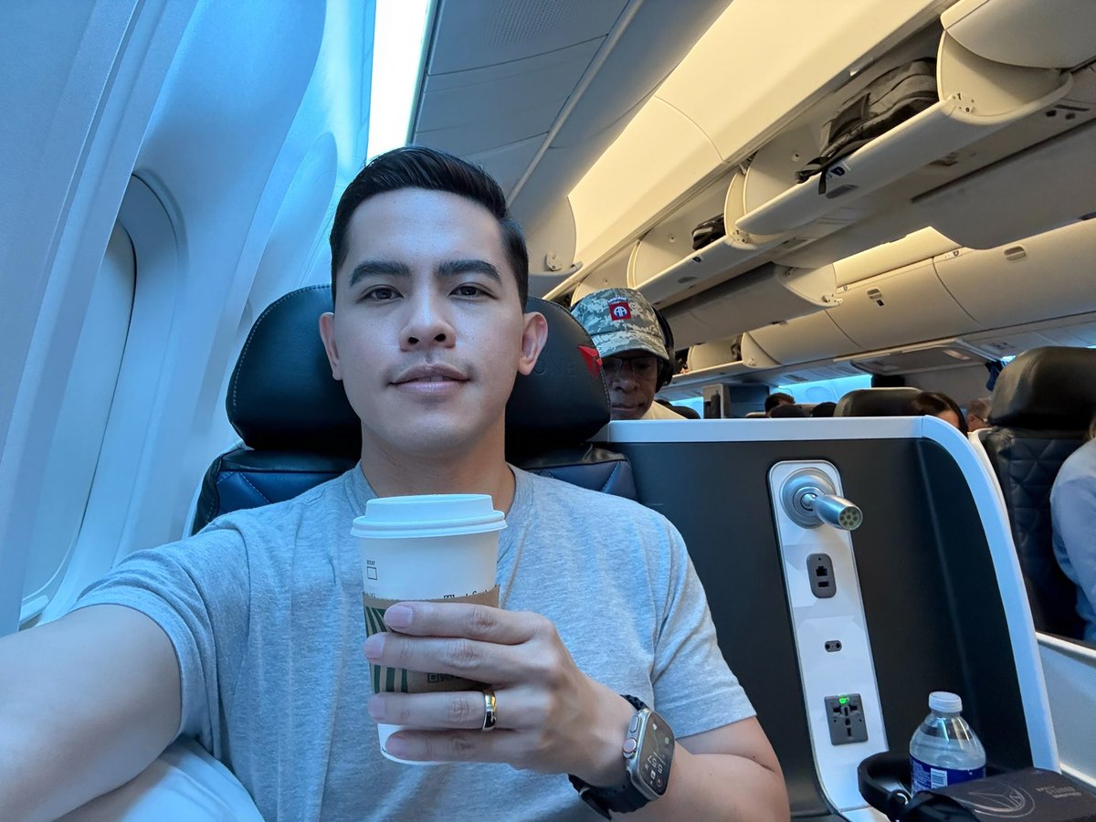 Early morning flight to LA ✈️