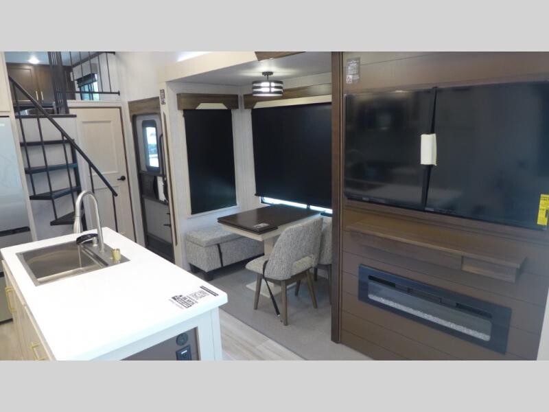 National__RV's tweet photo. Treat Yourself to this beautiful destination trailer 👉 https://t.co/GlV1MMItFT while it is on sale for $77,990!  The New 2025 Forest River RV Cedar Creek Cottage 40CBK is 42 ft, sleeps 7, &amp; has 3 slides. You'll love the kitchen island &amp; the W/D prep!
#NationalRVDetroit #RVer #RV https://t.co/GGLlfADZEO