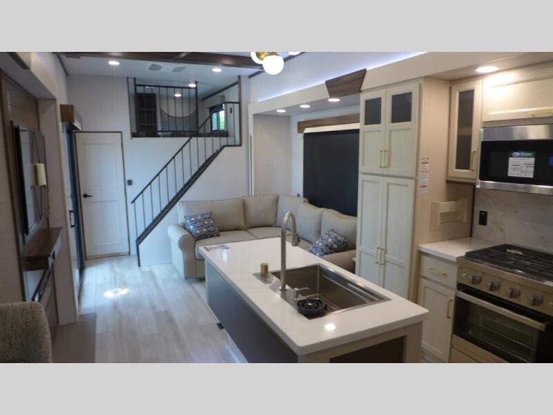 National__RV's tweet photo. Treat Yourself to this beautiful destination trailer 👉 https://t.co/GlV1MMItFT while it is on sale for $77,990!  The New 2025 Forest River RV Cedar Creek Cottage 40CBK is 42 ft, sleeps 7, &amp; has 3 slides. You'll love the kitchen island &amp; the W/D prep!
#NationalRVDetroit #RVer #RV https://t.co/GGLlfADZEO