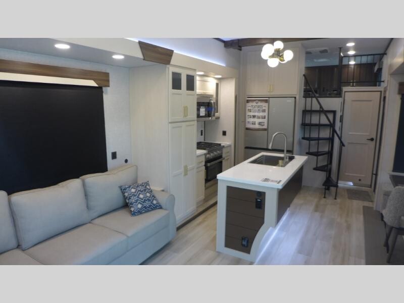 National__RV's tweet photo. Treat Yourself to this beautiful destination trailer 👉 https://t.co/GlV1MMItFT while it is on sale for $77,990!  The New 2025 Forest River RV Cedar Creek Cottage 40CBK is 42 ft, sleeps 7, &amp; has 3 slides. You'll love the kitchen island &amp; the W/D prep!
#NationalRVDetroit #RVer #RV https://t.co/GGLlfADZEO