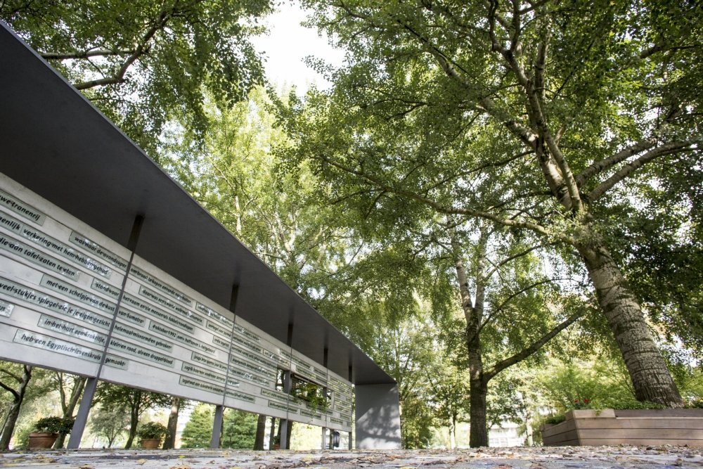 📢 Ben je bewoner, nabestaande of betrokkene van de vliegramp in de Bijlmermeer en wil je meer weten over het archief van de vliegramp? Meld je dan aan voor de bewonersbijeenkomst op vrijdag 8 november in het stadsdeelkantoor. Meld je hier aan ➡️ acoi.nl/8november/