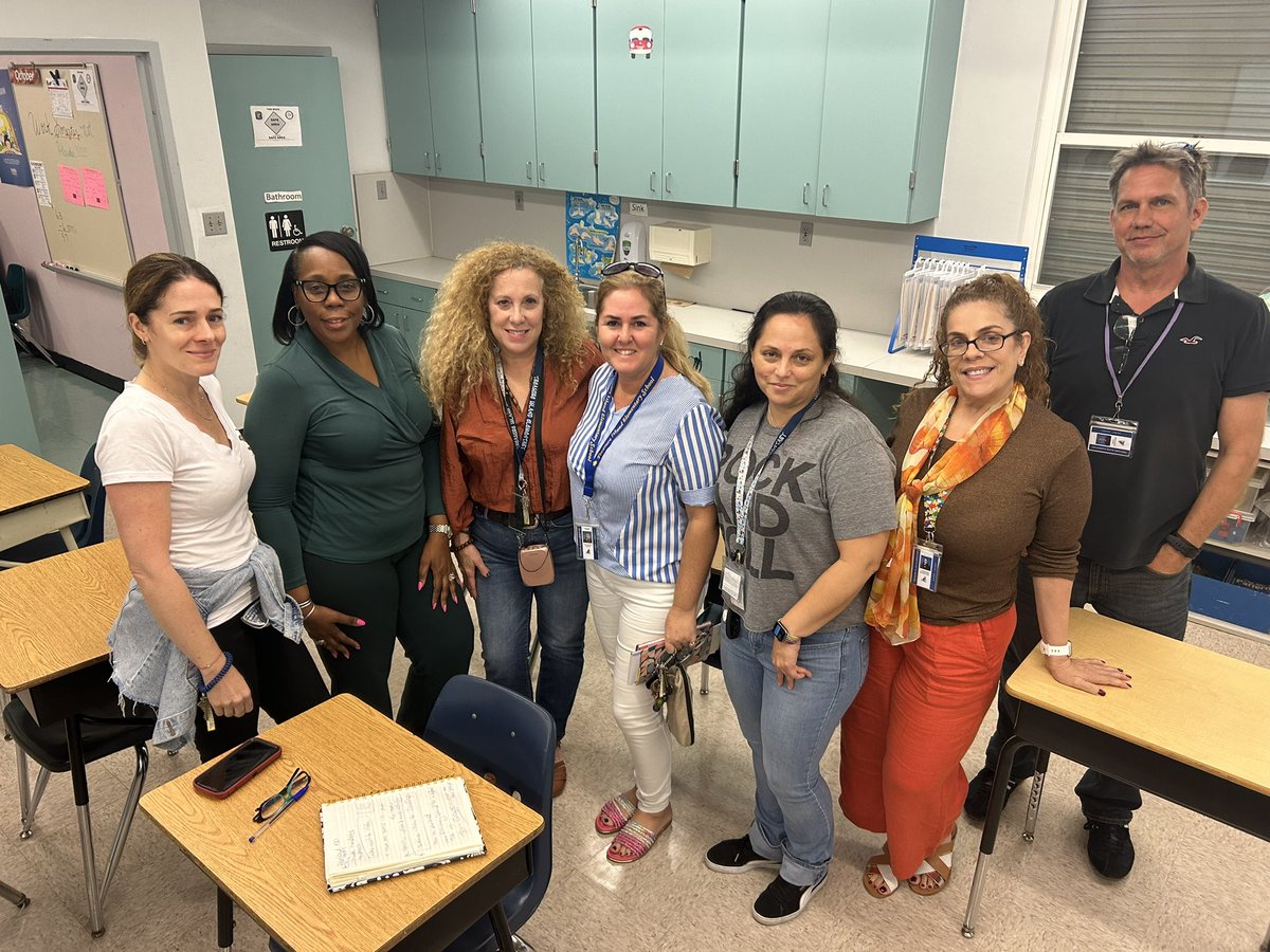 MDCPSSci's tweet photo. Thank you principal Saperstein and the whole @TreasureElem Family for welcoming our Science Team.
#ScienceInEveryClassroom
@AileenVega123 @WendyForteza @DaneMDCPS @NestorEMarcia @MDCPSSTEAM @MDCPSAcademics @YusimiOsteen @MDCPSNorth https://t.co/yI7b3ESWyI
