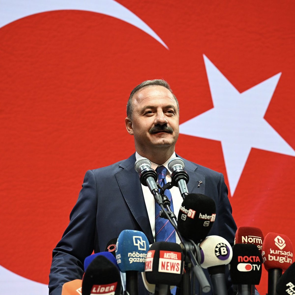 Yavuz Ağıralioğlu: 

"Değil örgütün başını, sevenlerini bile Meclis'e sokmayacağız. "
Dedi.

Şahsen ben ikna oldum 
Oyum yine Erdoğan'a.😀