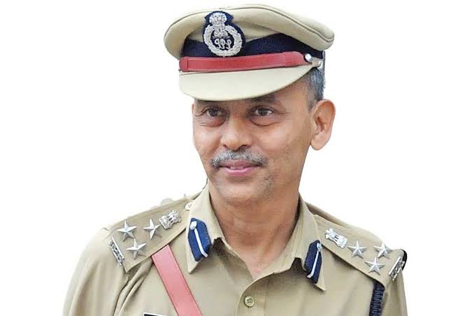 #IPS_હસમુખ_પટેલ સહેબ પોલીસ બોર્ડ માંથી આપશે રાજીનામું. સાહેબ શ્રી દરેક વિદ્યાર્થી ઓ નો એક સવાલ છે કે પોલીસ ભરતી નું શું થશે ? શું પોલીસ ભરતી સમય મર્યાદા માં પૂર્ણ થશે કે ટલ્લે ચડી જશે? 

દરેક લોકો આ એક પ્રશ્ન માટે તમારા જવાબ ની આશા રાખે છે  
<a href="/Hasmukhpatelips/">Hasmukh Patel</a>
#LRD #PSI #POLICE