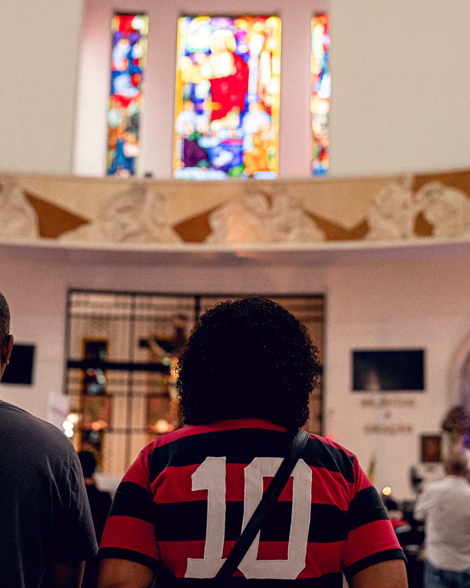 Flamengo's tweet photo. 🙏❤️🖤

#DiaDoFlamenguista 
#SãoJudasTadeu 
#CRF

📸 Paula Reis / CRF https://t.co/WBv4ethmX2
