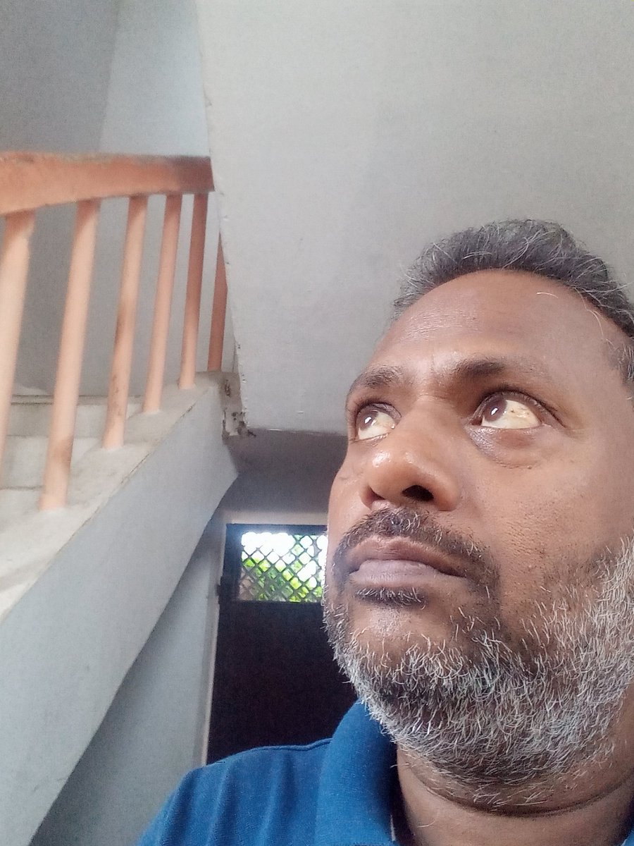 भारत जैसे महान लोकतंत्र में ओर दुनिया के सबसे सुंदर संविधान रहते हुए, न्यायपालिका में क्लोजियम सिस्टम, और देश में EVM लाने वाली कांग्रेस भी खुद उसका नतीजा भुगत रही है । बसपा कभी लोकतंत्र में बैलेट पेपर से चुनाव हो तो हार ही नहीं सकती।क्योंकि कि संविधान ही उसका घोषणा पत्र है।जयभीम