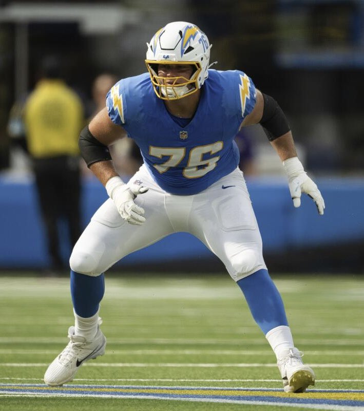 SUPERSTAR: #Chargers rookie tackle Joe Alt allowed ZERO PRESSURES on 38 pass blocking snaps yesterday.

😱😱😱

Alt is having one of the greatest seasons ever for a rookie o-lineman.