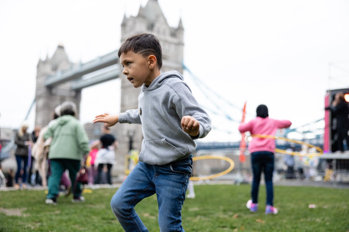 What a place to watch live performances 🥲 The Bobby Dazzler with @hackneyshowroom at <a href="/PottersFieldsPa/">Potters Fields Park</a> last Saturday was SO much fun!!

Part of Dance Umbrella Festival, in partnership with <a href="/TeamLondonBdg/">Team London Bridge</a> ✨

📸 Roswitha Chesher
