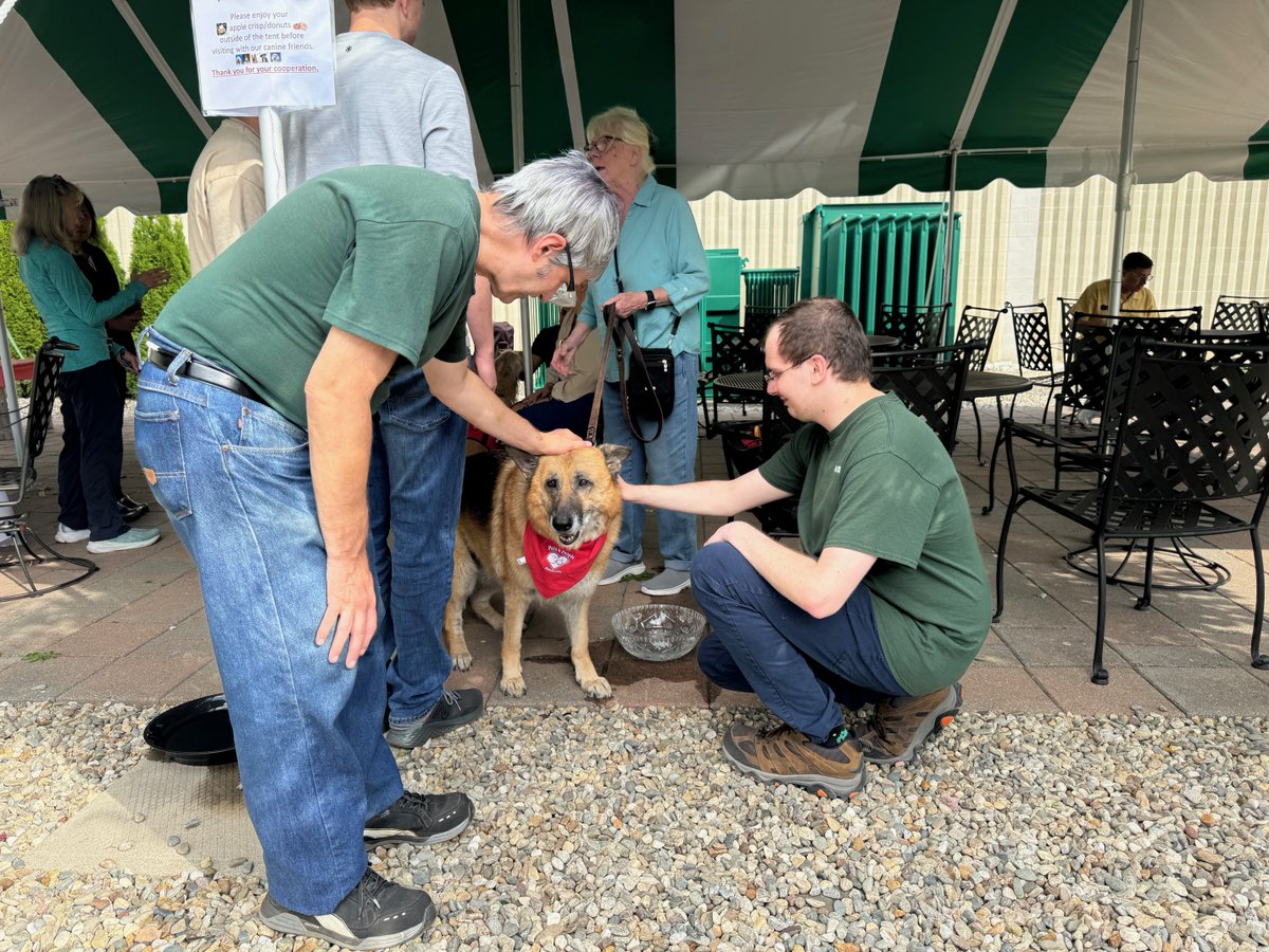 Haartz's tweet photo. Fur-ever grateful for this adorable visit from @foundation_pets service dogs! Our team absolutely loved the cuddles & company. 🐶🧡
#Haartz #ServiceDogs https://t.co/6fqNzljUpa