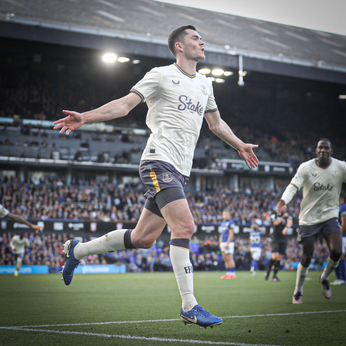 EvertonDailys's tweet photo. 🚨 BREAKING: Michael Keane will NOT travel to Paris as Everton FC are aware he will NOT win the Ballon d’Or.

[@FabrizioRomano]🥇 https://t.co/V25mHc5O0L