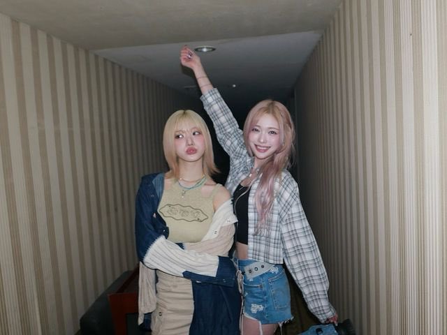 kharambrasil's tweet photo. 📷 | LINDONASSS, Siyoon e Haram via Ig.

" Pão de queijo e princesinha rosa 💕💛 "

#빌리 #Billlie #하람 #Haram @Billlieofficial https://t.co/xVcs19mail