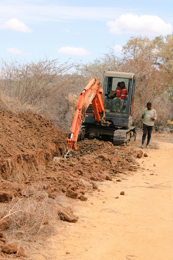 TaitaTaveta006's tweet photo. Wrapped up a site visit in Sagalla Ward to check on the rehabilitation works of Talio Borehole Project, funded by @USAIDKenya-#STAWI! Donor investment is set to enhance the project to support 2,700 people with a 50m³ masonry tank and solarization to cut pumping costs
#WaterForAll https://t.co/acTUXJpsuL