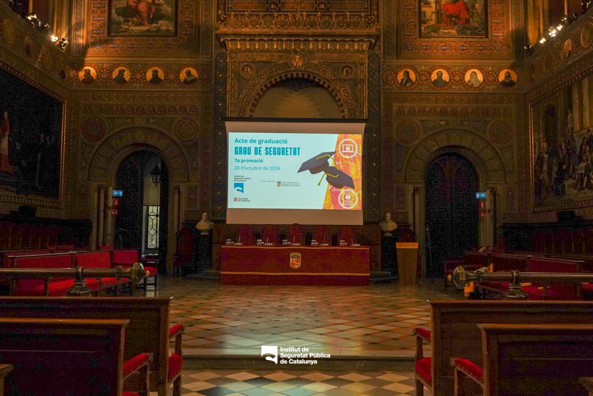 Tot a punt per a la celebració!

👩‍🎓👨‍🎓 Acte de graduació de la 7a promoció del <a href="/GrauSeguretat/">Grau en Seguretat</a> al Paranimf UB.

Enguany també celebrem els 10 anys d'aquests estudis i de l'#ispccat com a centre universitari adscrit a la <a href="/UniBarcelona/">Universitat de Barcelona</a>.
<a href="/interiorcat/">Interior i Seguretat Pública</a>