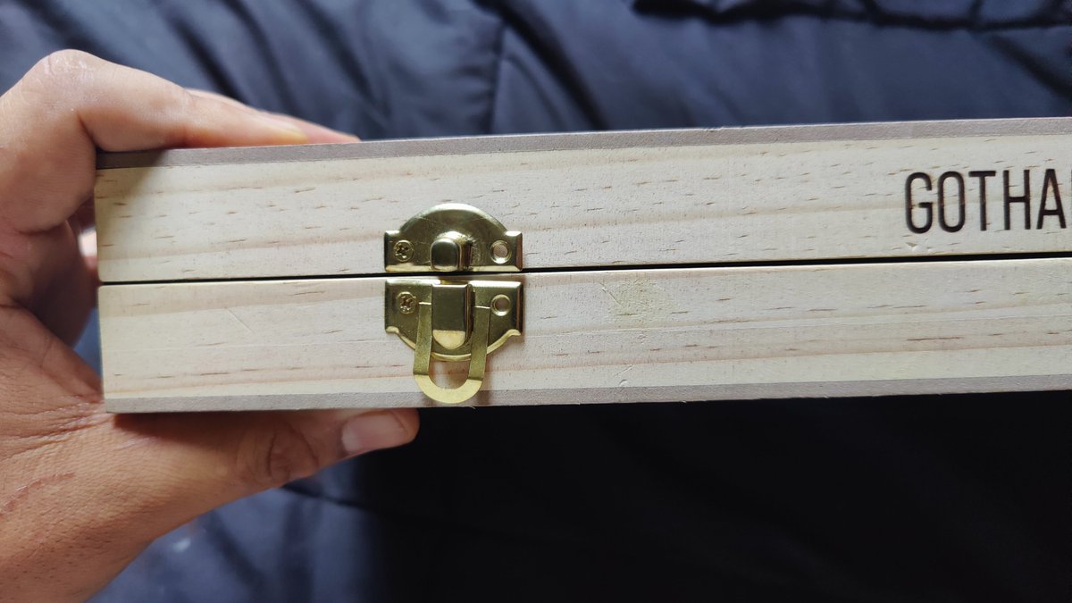 SheWantsTheDPS's tweet photo. @GothamChess having some QC issues with the new board? Just opened mine and this is what I find. Completely missing the screws on one side of the latch. Other latch has a nice split in the wood under it. https://t.co/4Jb0zITVOt
