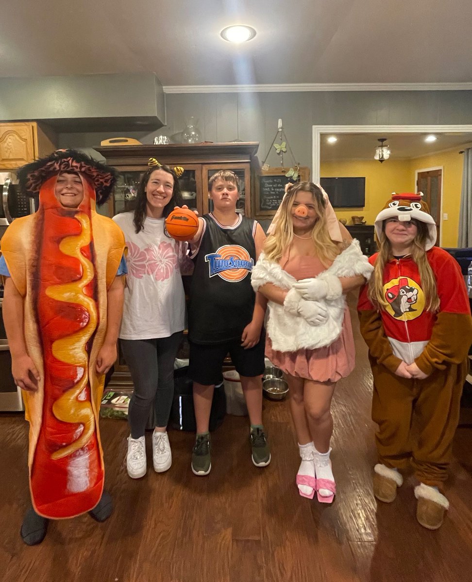 NGStudents_'s tweet photo. Spooky season Sunday night https://t.co/g6WUqqQ9oD