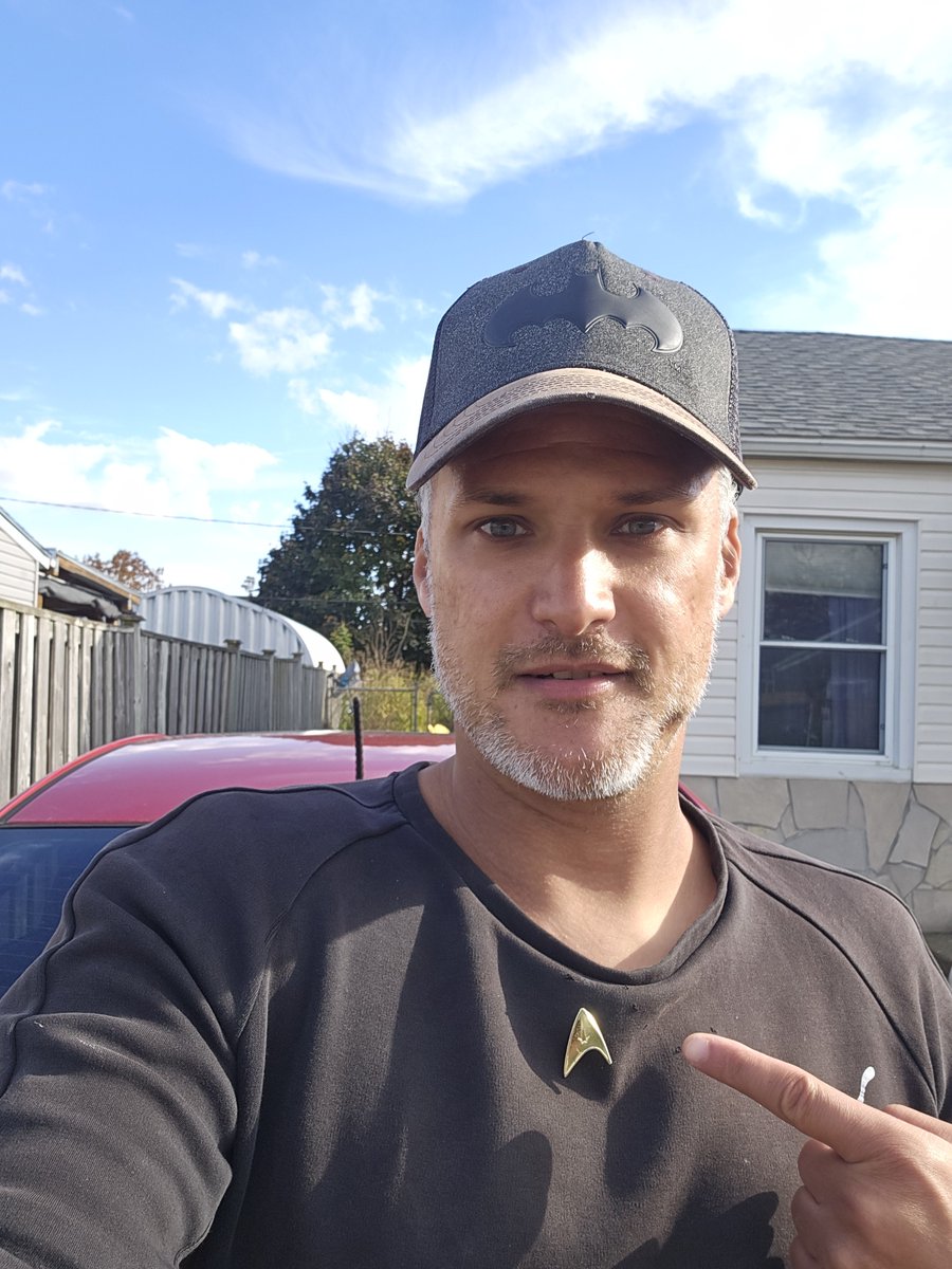 thebigguy86's tweet photo. This Star Trek pin follows me to most of my jobs , and everyone, including the crews like that I Represent the Trek brand at work.
#actor #actorlife #canadianactor #torontoactors #filmindustrylife #StarTrek #StarTrekActor #malemodel #printmodel #publishedmodel https://t.co/Oc45j5EWPX