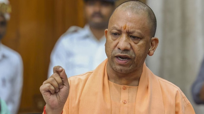 IndianTechGuide's tweet photo. 🚨 Uttar Pradesh government is planning to penalise spitting in food with imprisonment up to 10 years. https://t.co/o9cwkIdkSB