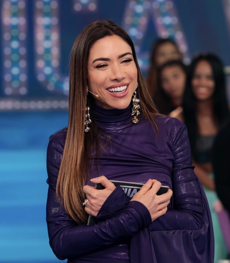 comentandotvbr's tweet photo. Mais uma vez líder! Além da vice-liderança isolada, @PatiAbravanel chegou ao primeiro lugar de audiência ontem (28).

O #ProgramaSilvioSantos marcou 8.1 de média, 10.0 de pico, 14.0% de share e ficou 19 minutos na liderança. A Record, no mesmo horário, obteve 6.5. https://t.co/9ki9ncFs4q