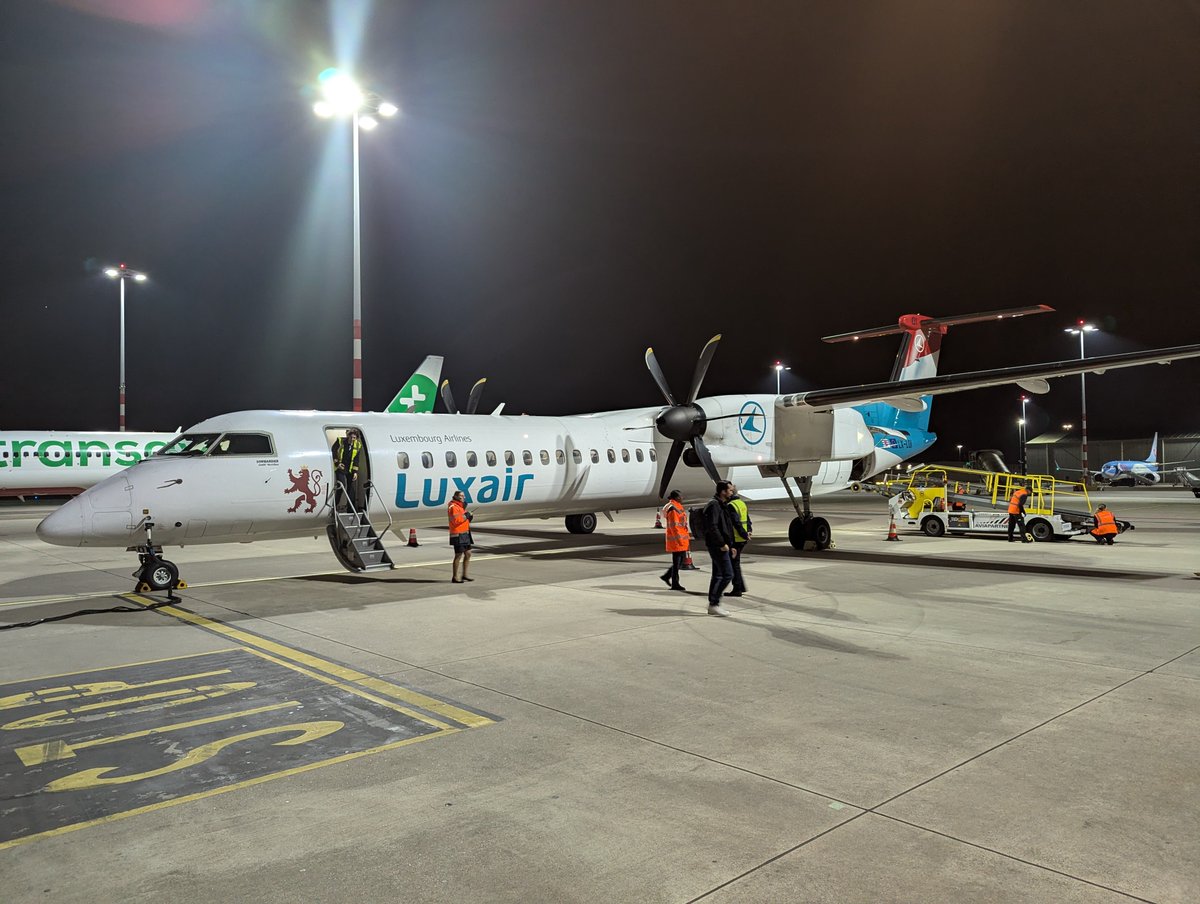 SRTACRPG2's tweet photo. Rustige eerste vlucht met @LuxairAirlines van LUX naar RTM gisteren. Twintig mensen aan boord ongeveer. Wel goede service met een sandwich, eigen bier en zelfs nog een snoepje vlak voor het afdalen. Ondanks de vertraging een goede vlucht. https://t.co/nMhv8bv4J9