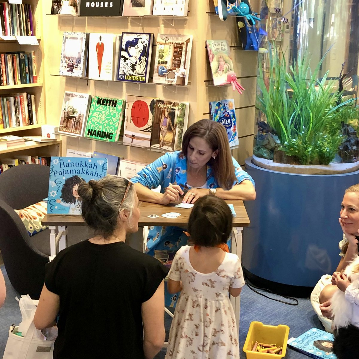 dshenry1's tweet photo. What a fun trip #dallas #BookTour 📖

Texans are so friendly 🤗 they made me feel at home! Thank you to all who welcome me! 

I was 🥺 to leave my #hometown, but hope to be back soon. 

@SourcebooksKids 

#picturebook #kidlit #authorevent https://t.co/g57nwuf6st