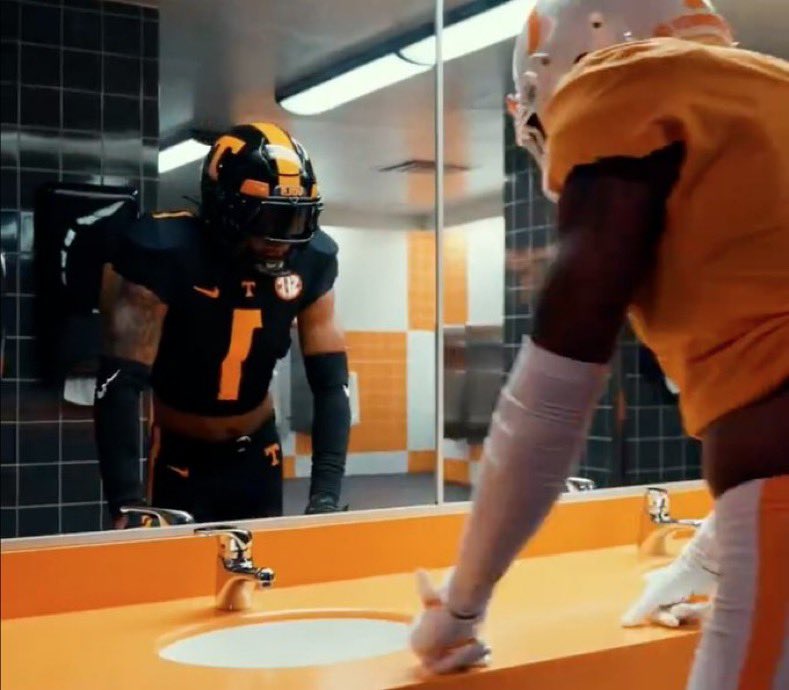 No Context Uniform Reveals (@nocontextunis) on Twitter photo 