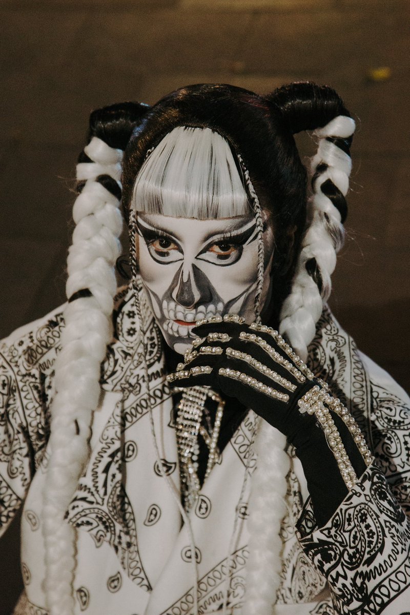 A donde van los muertos? 💀 

📸: @alejandroromerophoto 
👗: <a href="/tlacuachemuerto/">Alexa, ChingasATuMadre</a> 
💇🏽‍♀️: <a href="/lamaliblue/">La tia pelucas</a>