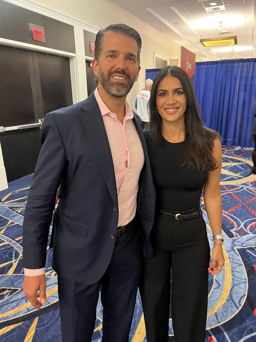 elitorrespr's tweet photo. Esta es la novia de @DonaldJTrumpJr, Kimberly Guilfoyle Gerena @kimguilfoyle una puertorriqueña hija de una maestra aguadillana, Doña Mercedes Gerena y a quien @realDonaldTrump quiere como una hija. 

Somos gente inteligente, sabemos lo que está en juego. Ningún comediante mediocre alterará nuestro enfoque.