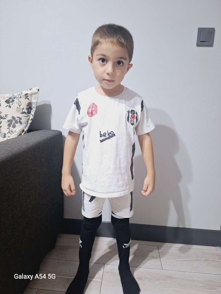 nerimanergin's tweet photo. El emeği formasıyla maçı bekleyen Yavru Kartal 🦅😃 #BeşiktaşınMaçıVar 
#besiktasinmacivar
@Besiktas https://t.co/Oy1TONDinr