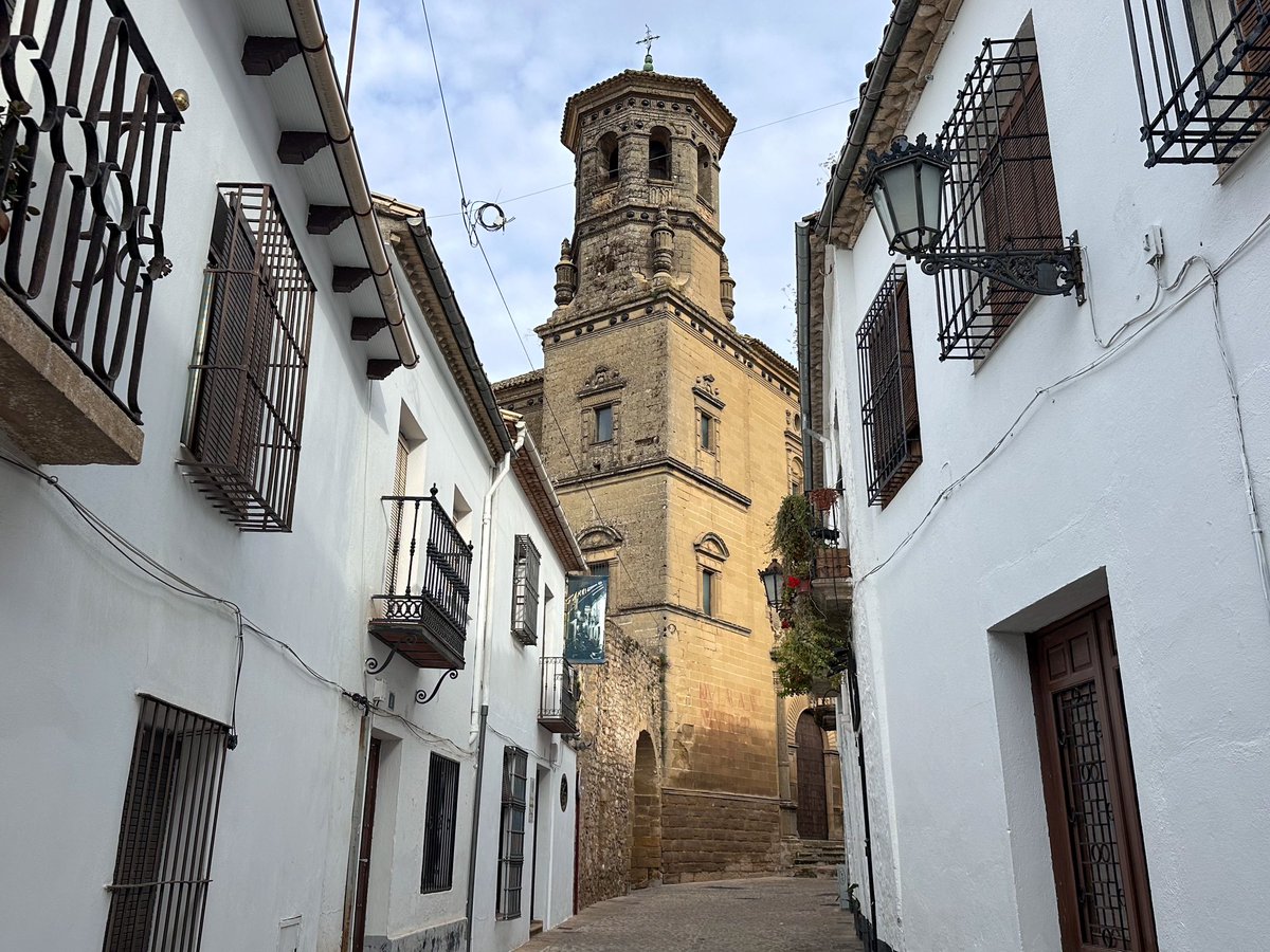 viajefilos's tweet photo. Hoy hemos saldado una gran cuenta con nosotros mismos y hemos disfrutado de dos ciudades patrimonio de la Humanidad a los que les teníamos todas las ganas: #Úbeda y #Baeza. Increíblemente bonitas 🕍 interesantes ⏳ y apetecibles 🥩 https://t.co/92vwmbgfNQ