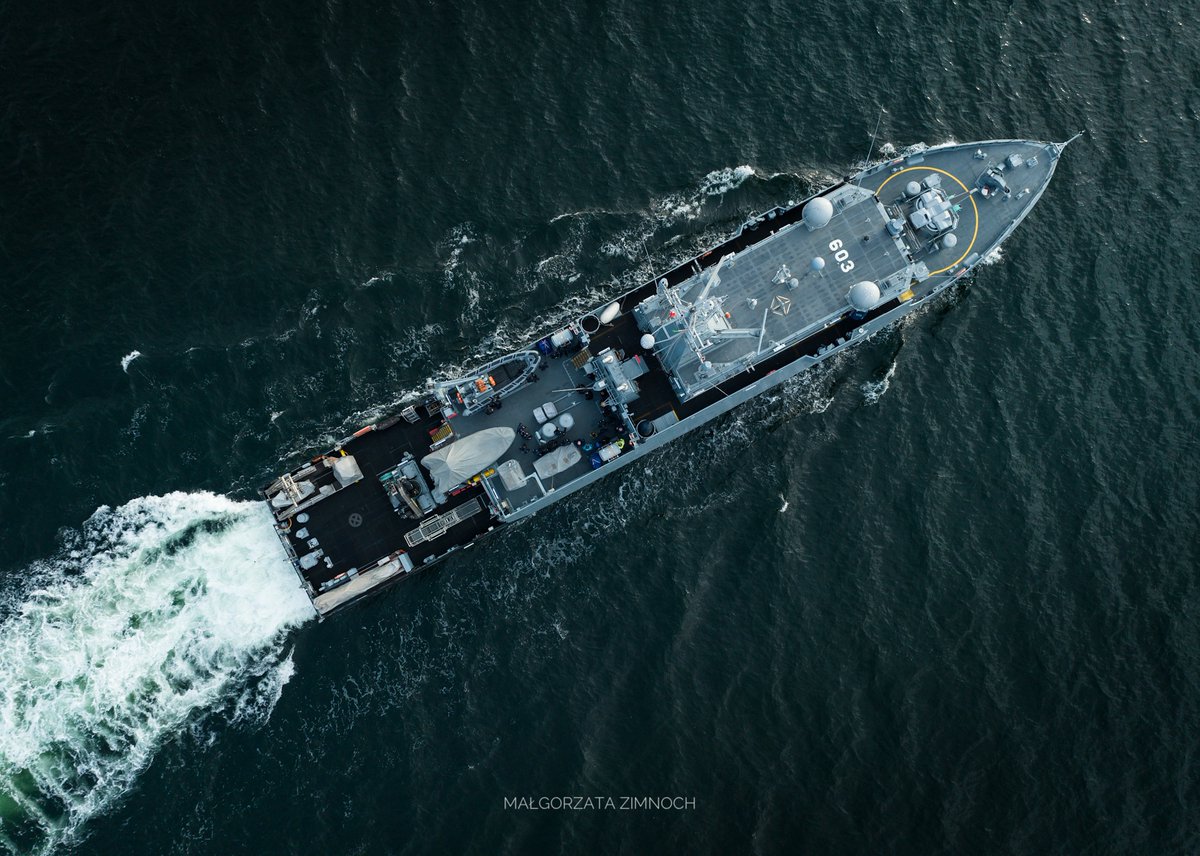 MarWojRP's tweet photo. Nowy tydzień, ten sam obszar zainteresowania. ⚓️Stawiamy czoła zagrożeniom, by chronić nasze wybrzeże oraz interesy na morzu⚓️
Czy wiedzieliście że, 🇵🇱granica na morzu to aż 500 km‼️
#MWRP #8FOW #13dTR #ORPMewa
📸Małgorzata Zimnoch https://t.co/eS5JsAIRze