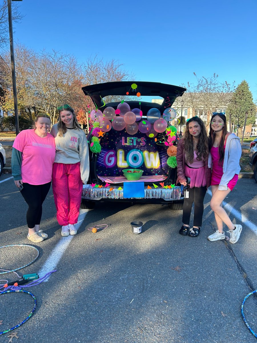 gordoncollege's tweet photo. We love the Harvest Festival! Thanks to our amazing student and campus groups for coming out to serve the community. 🍁🍂🍎 #GordonThrives https://t.co/kpI0M6B3dq