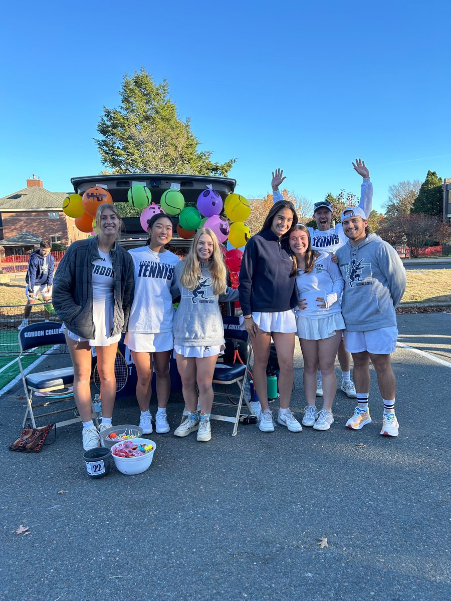 We love the Harvest Festival! Thanks to our amazing student and campus groups for coming out to serve the community. 🍁🍂🍎 #GordonThrives