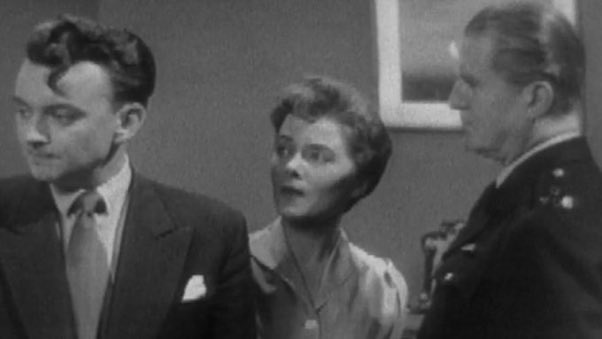 SaveRedlandLibr's tweet photo. 5.20pm TODAY on @TalkingPicsTV
From 1956 s2 Ep9 of #Police #Drama📺 #DixonOfDockGreen - “Postman’s Knock” directed by #DouglasMoodie & written by #RexEdwards +#TedWillis
🌟#JackWarner #PeterByrne #ArthurRigby #JohnDearth #JeanetteHutchinson #MoiraMannion #JoanPeart #NeilWilson https://t.co/21aokBgaVS
