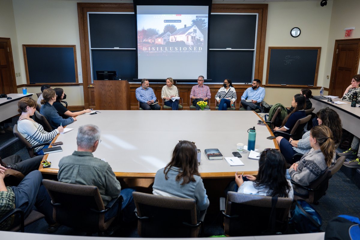 BenjaminBHerold's tweet photo. An absolute honor to discuss #DISILLUSIONED &amp; America's faltering suburban dreams w/ such a powerhouse panel of @UMich @fordschool @UMSociology scholars. Huge thanks to Alex Murphy, Karyn Lacy, @motorresx, Conan Smith of @MichEnvCouncil &amp; the UM Center for Racial Justice   💙💛 https://t.co/2b9SeHXdcJ