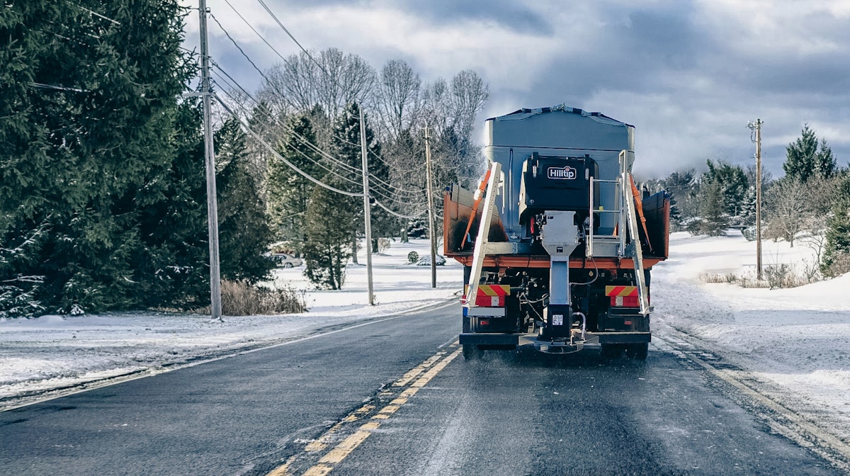 Hilltip Intros Large-Capacity IceStriker 8000 CM Combi Spreader dlvr.it/TFpxRz